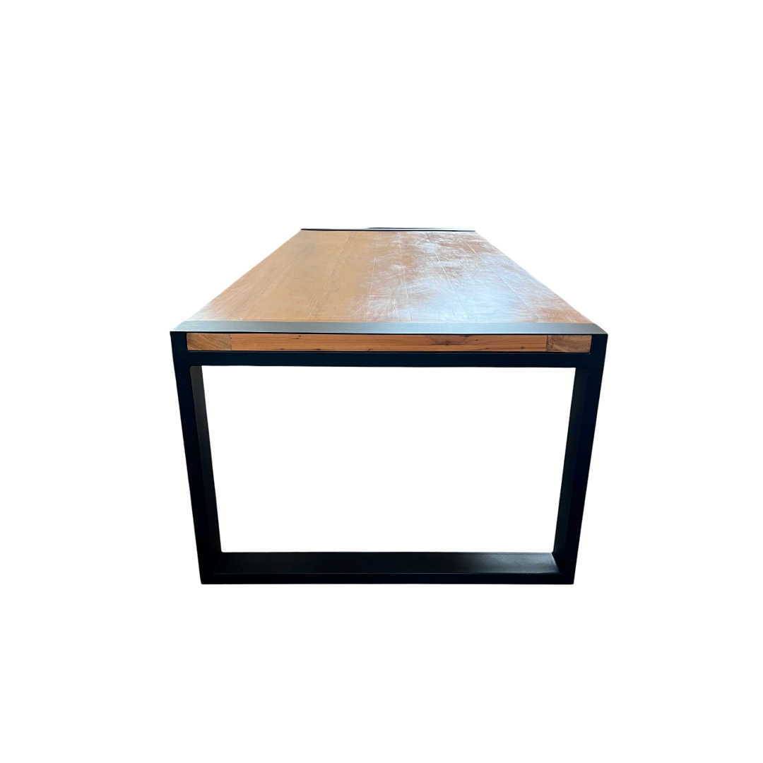 Mesa de Comedor Bella 240x100cm Tapa de Madera de Pequiá Base de Aluminio Macizo