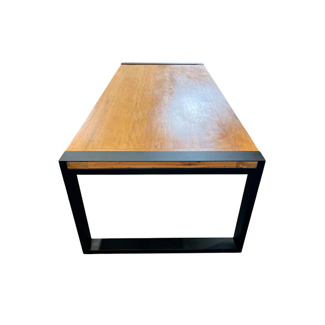 Mesa de Comedor Bella 240x100cm Tapa de Madera de Pequiá Base de Aluminio Macizo