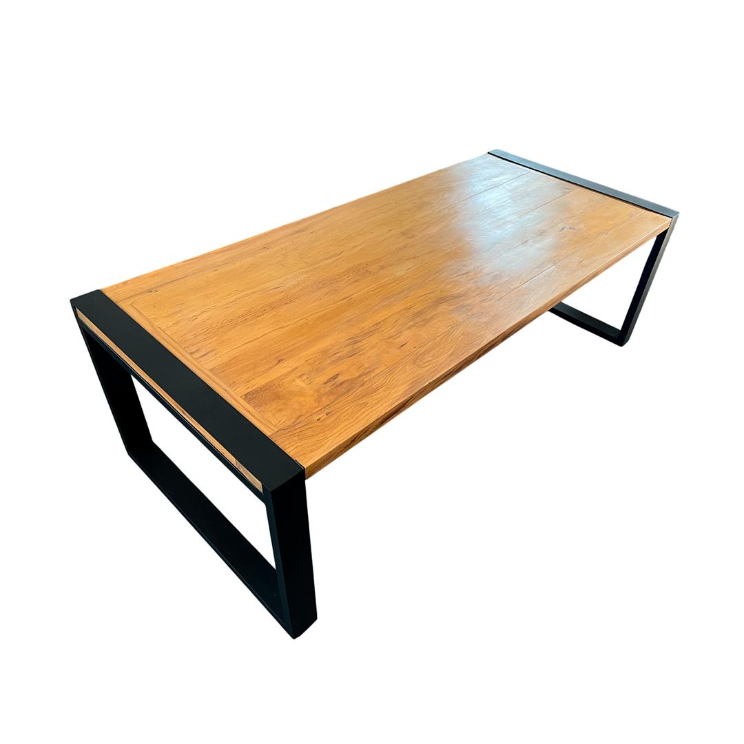Mesa de Comedor Bella 240x100cm Tapa de Madera de Pequiá Base de Aluminio Macizo