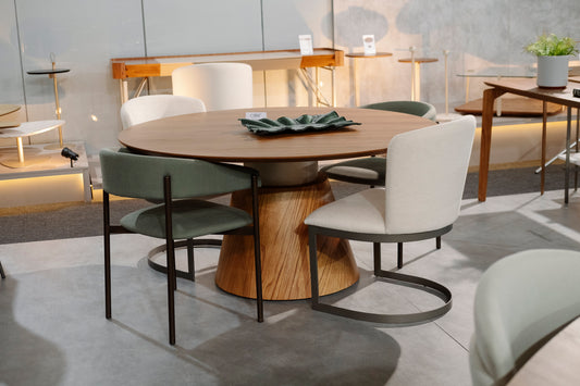 Mesa de Jantar Nance Madeira Cor Cinamomo Base Detalhe Aço Silver 150cm