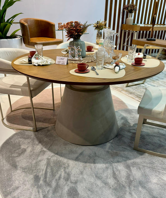 Mesa de Jantar Nance Tampo Madeira Cinamomo Base Cimento Cinza Detalhe Aço Silver 150cm