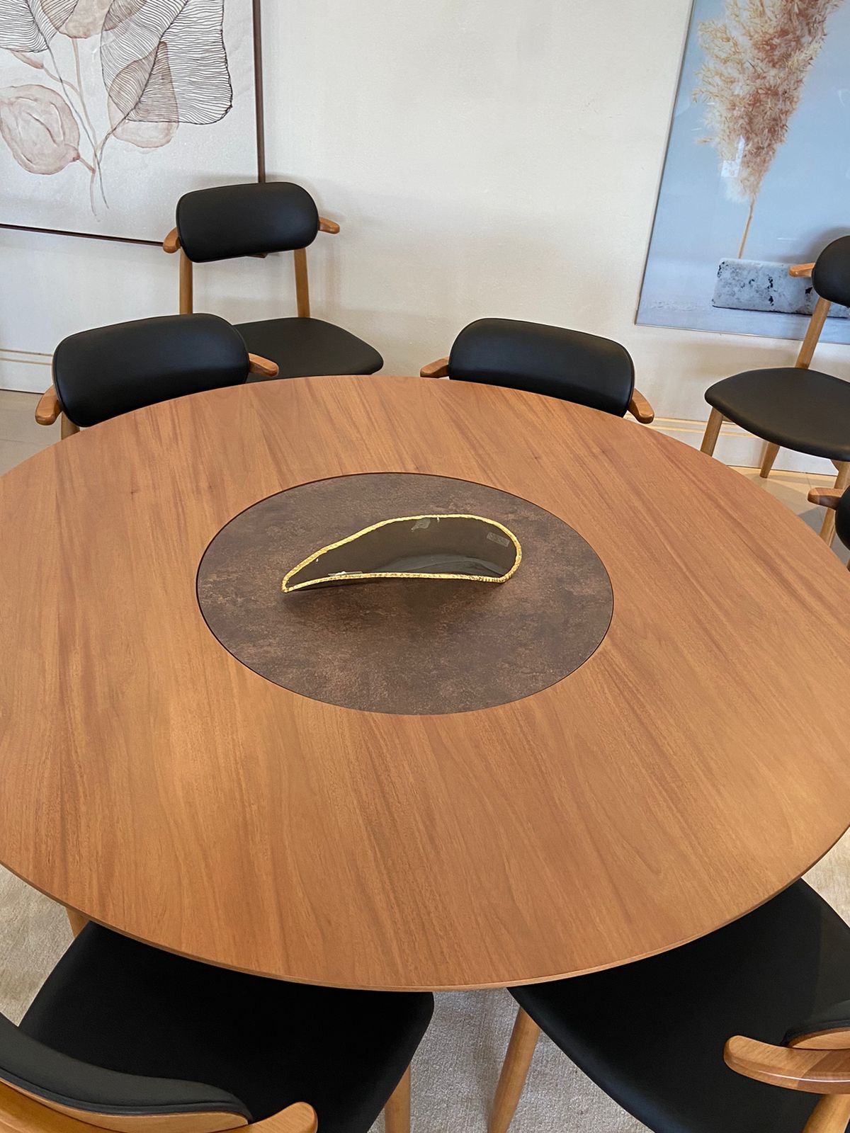 Mesa de Jantar Minara com Prato Giratório Madeira Cor Jequitibá BN Formica TS Cor Corten 180cm