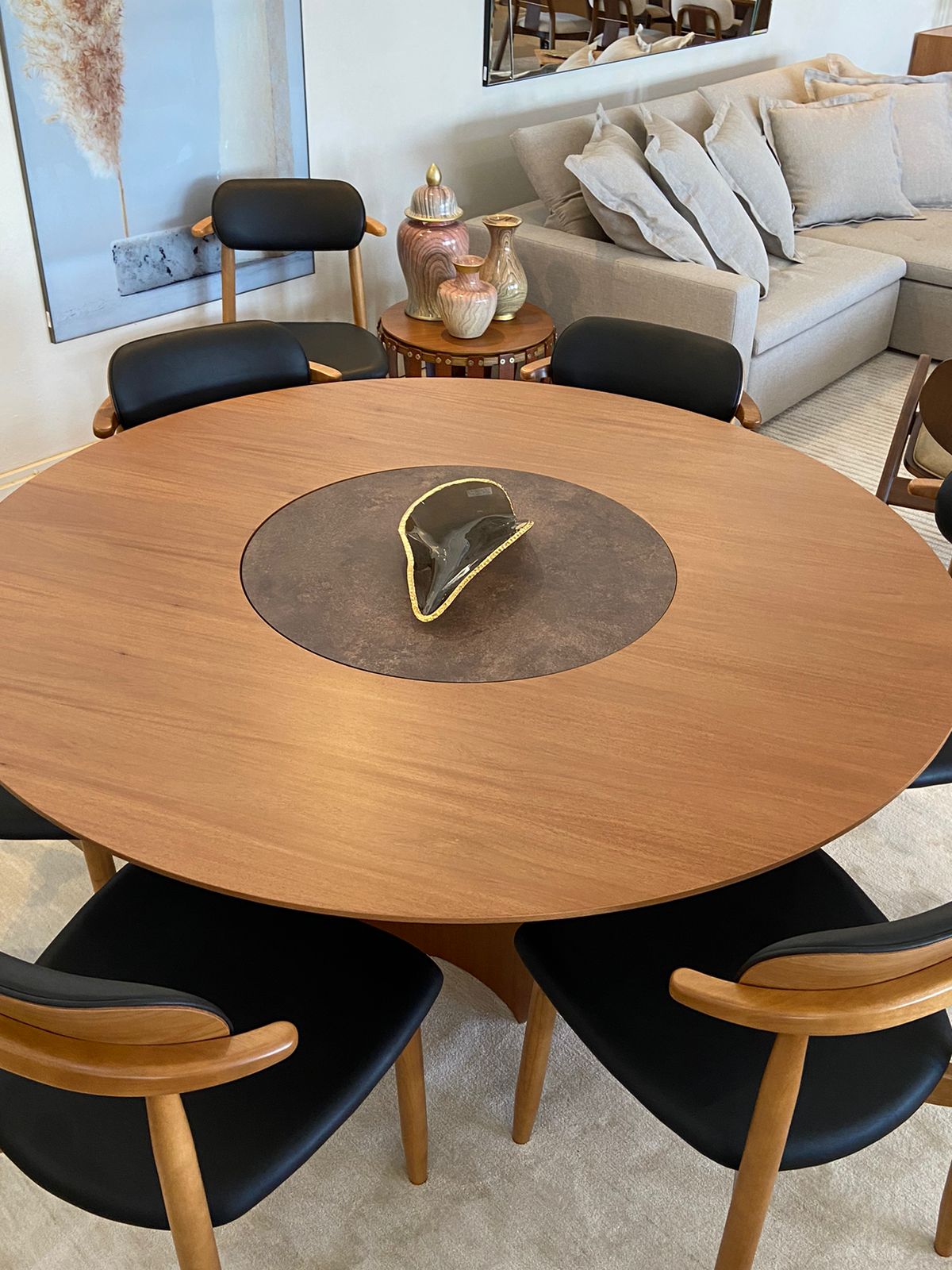 Mesa de Jantar Minara com Prato Giratório Madeira Cor Jequitibá BN Formica TS Cor Corten 180cm