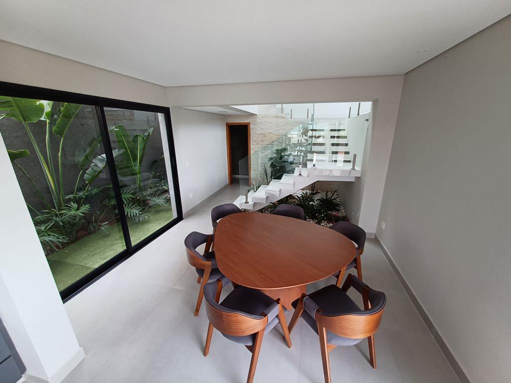 Stone Dining Table 160x136cm Wood - 6 Seats