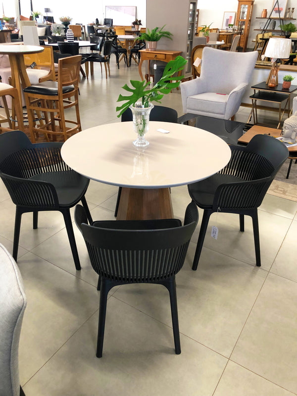 Ambiente 2 com Silla Marcela en Negro