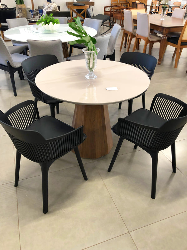 Ambiente 3 com Silla Marcela en Negro