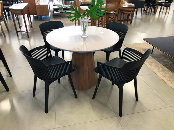 Ambiente 1 com Silla Marcela en Negro