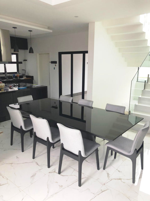 Ambiente 4 com Silla Donna Asiento tapizado en lino gris madera negra