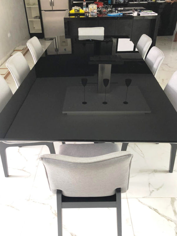Ambiente 1 com Silla Donna Asiento tapizado en lino gris madera negra