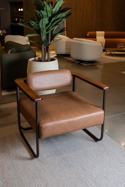 Poltrona Aquarela Aço Dark Madeira Cinamomo Tecido A