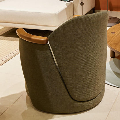 Sillón Sofi Base Giratoria Respaldo y Asiento Madera Canela Tapizado Tela 163