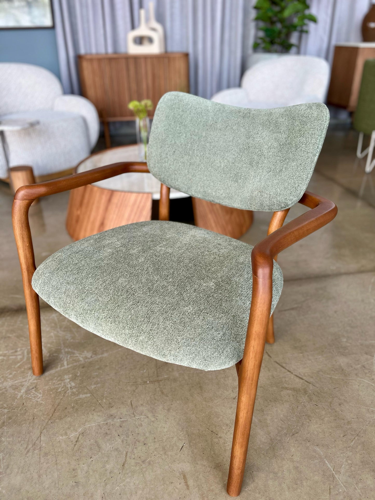 Silla Ginga Respaldo y Asiento de Madera Natural Canela Tapizado en Tela G.2-348
