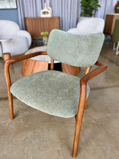 Silla Ginga Respaldo y Asiento de Madera Natural Canela Tapizado en Tela G.2-348