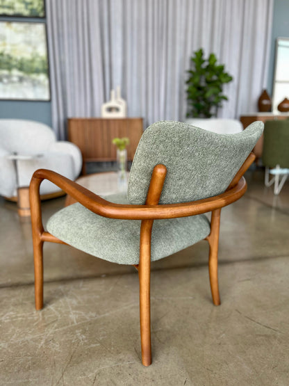 Silla Ginga Respaldo y Asiento de Madera Natural Canela Tapizado en Tela G.2-348