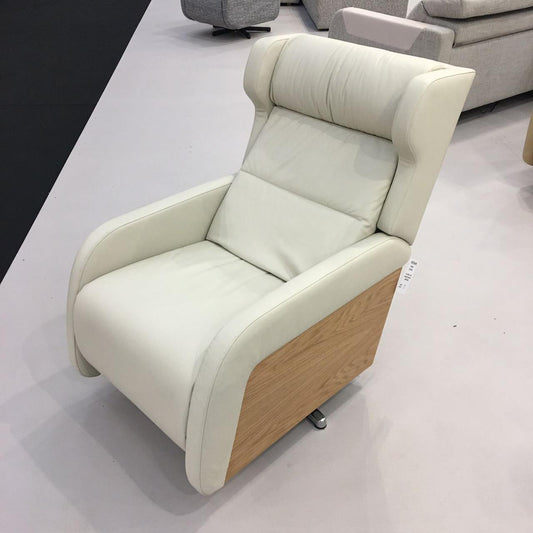 Poltrona Volare Elétrica Aplique Lateral Madeira Freijó Encosto e Assento Estofado Tecido LP-550