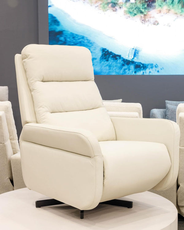 Ambiente 2 com Poltrona Ala Elétrica Encosto e Assento Estofado Tecido E-760