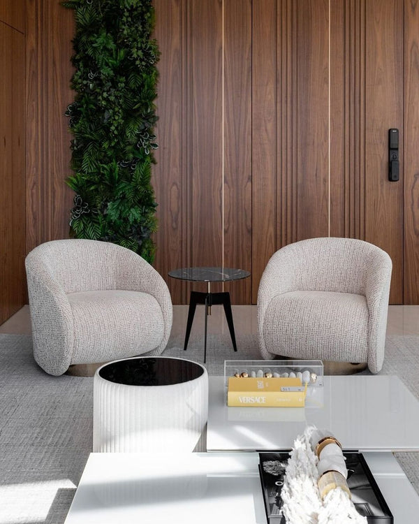 Ambiente 1 com Sillón Kalla Base Giratoria Acero Inoxidable Color Dorado Respaldo y Asiento Tapizado en Tela 1818F