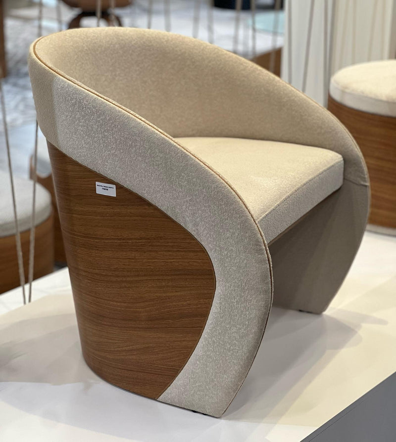 Poltrona Marta Madeira Freijó Assento Estofado Linho Claro