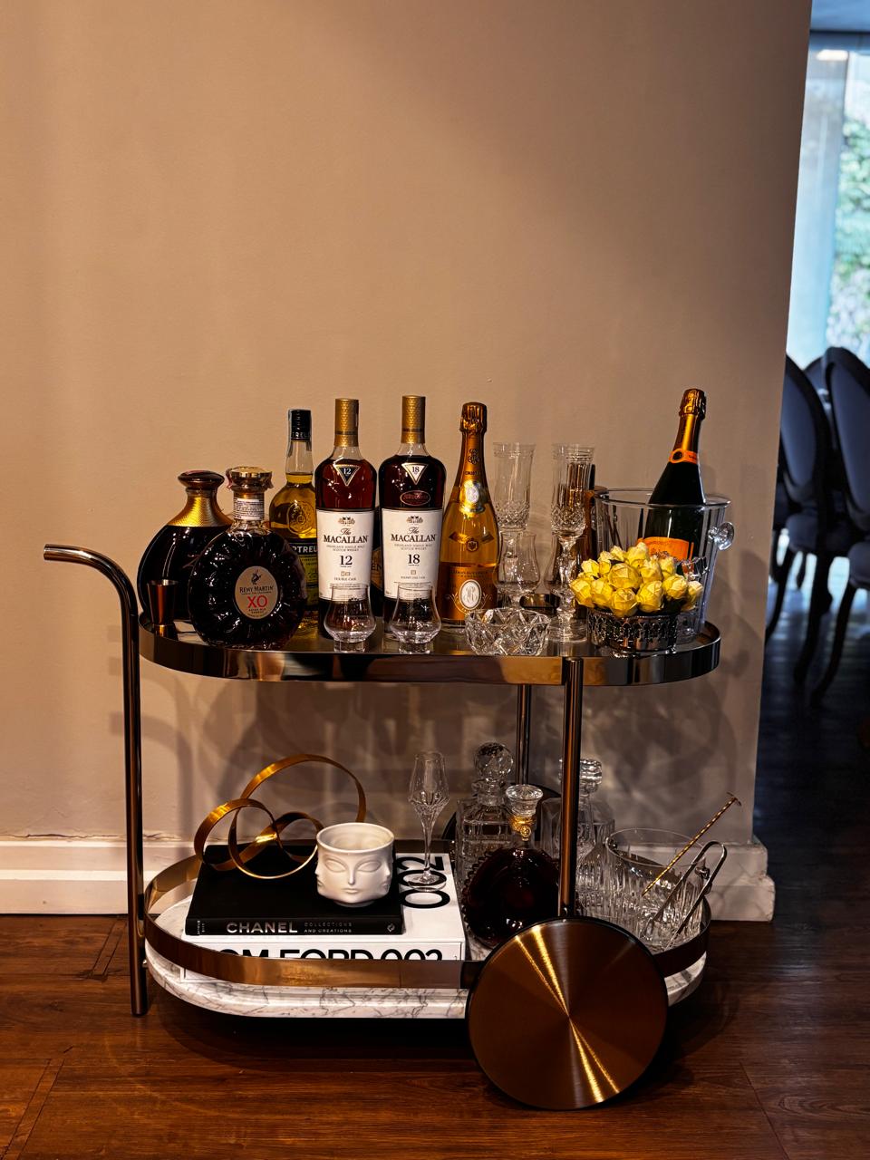 Sala de Jantar em estilo contemporâneo — Projeto Rafael Rey — Toth Móveis — imagem principal