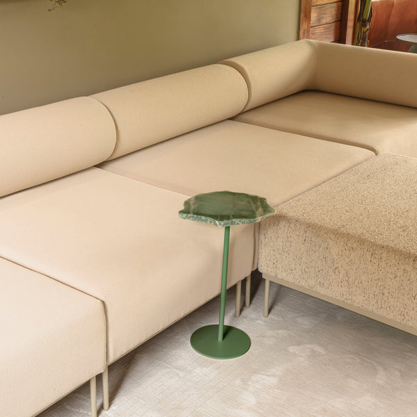 Ambiente 4 com Sofá Modular Gota Alumínio Cor Taupe Assento Estofado Tecido Loop Flint - 2 Módulos