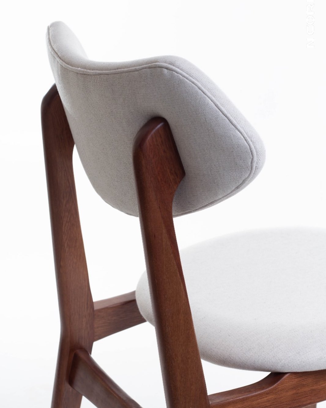 Silla Diana Madera Marrón con Respaldo y Asiento Tapizado en Tela BR6020