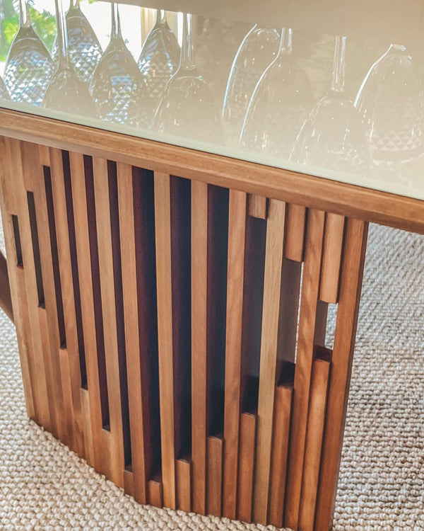 Ambiente 2 com Mesa de Jantar Bora Madeira Cor Jequitibá BN Tampo Vidro Off White 274x120cm