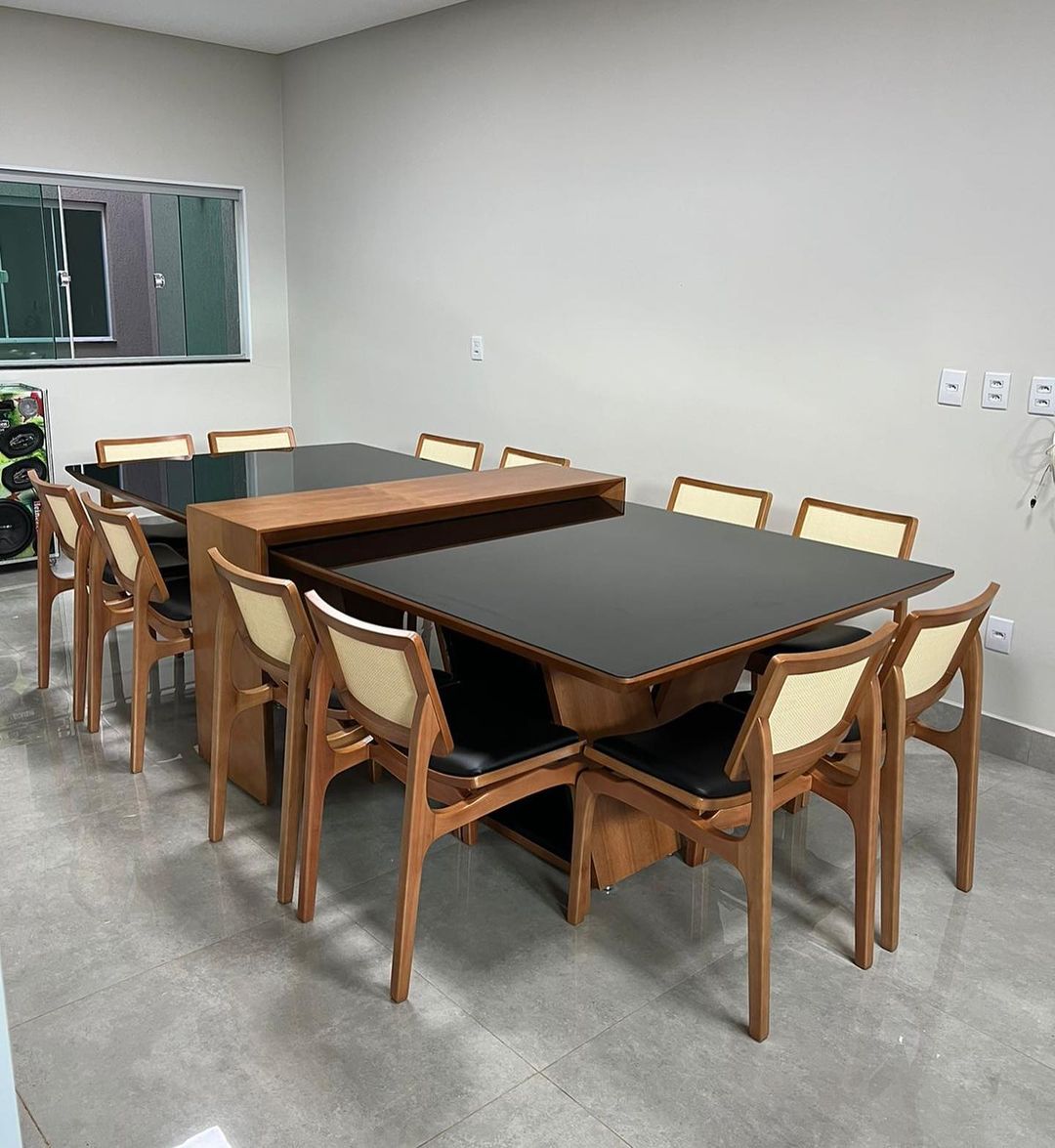 Silla Verónica Respaldo de Madera Cerrada Lona Asiento Tapizado Corino Negro