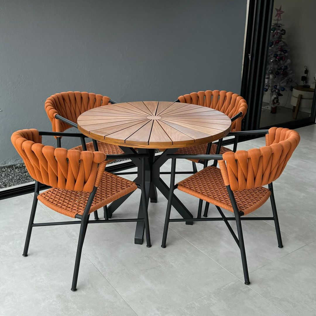 Mesa de comedor redonda sobre 140 cm Ripado Pizza madera maciza Cumaru