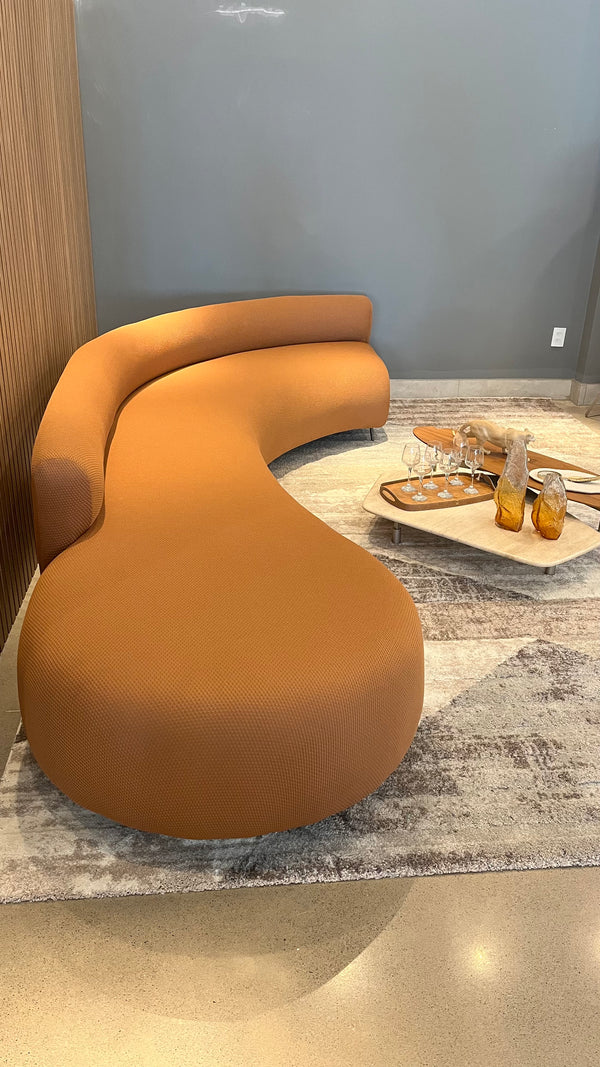 Ambiente 2 com Sofá Curvo LV 064 320cm Estofado Tecido Platinum 14027