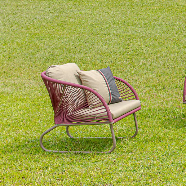 Ambiente 1 com Sillón Harmonia Tapizado Aluminio color Fendi y Cuerda Náutica Color Vino