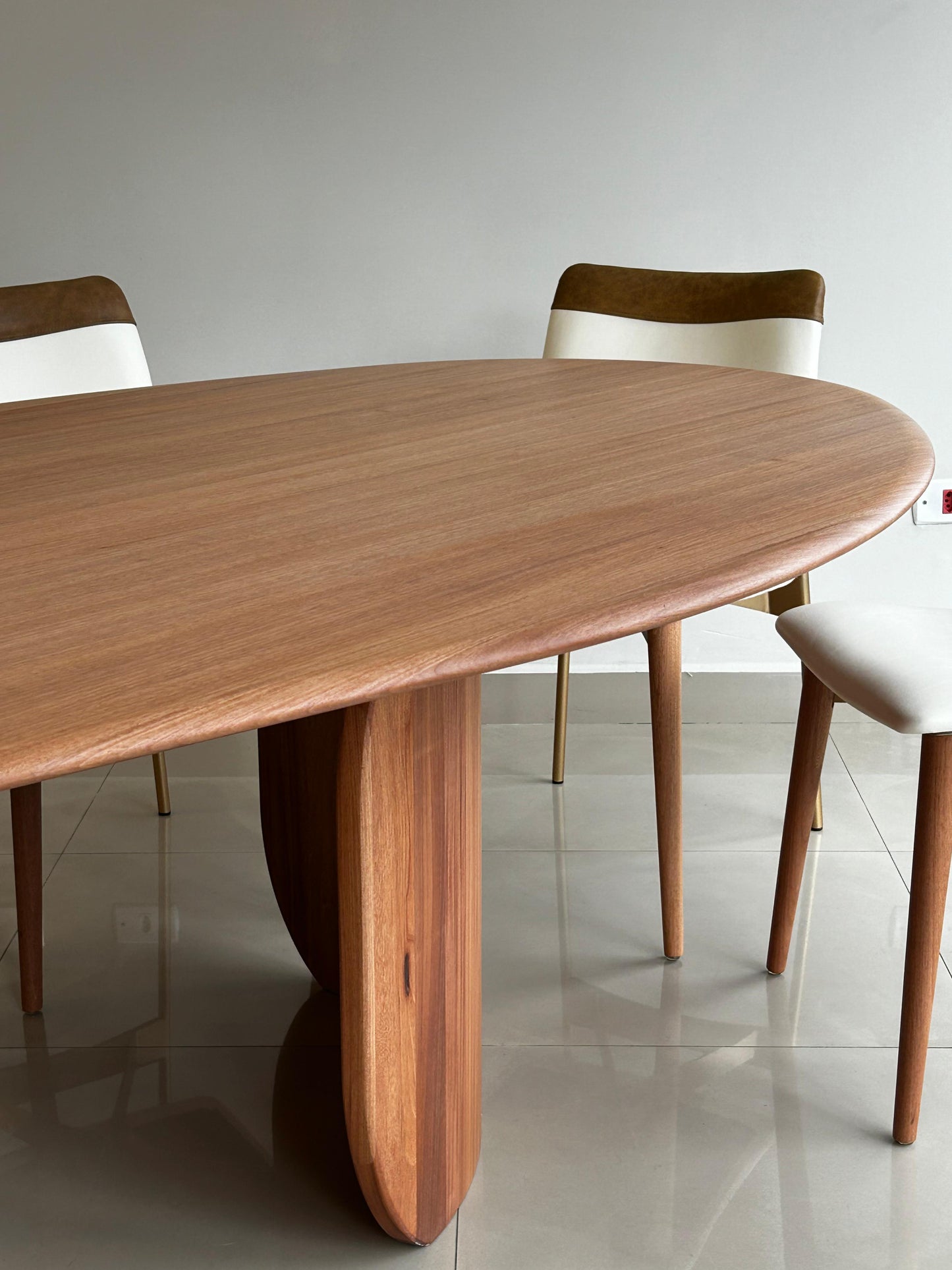 Mesa de Jantar Bow Madeira Cor Mel 280x120cm