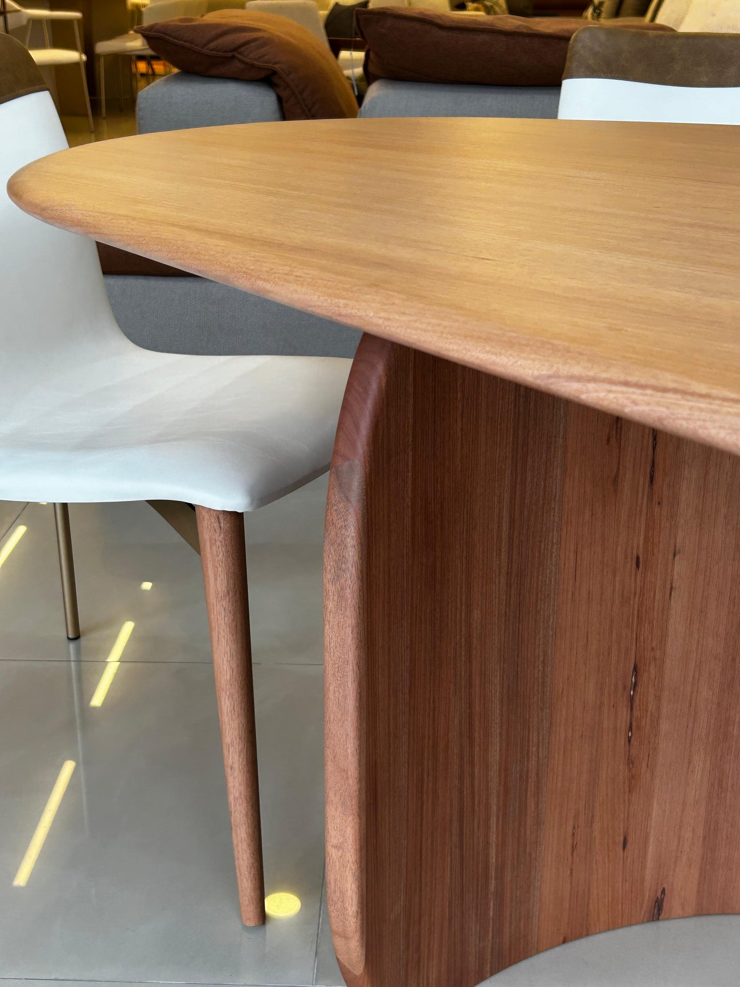 Mesa de Jantar Bow Madeira Cor Mel 280x120cm
