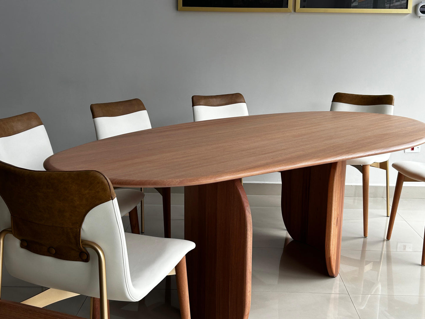 Mesa de Jantar Bow Madeira Cor Mel 280x120cm