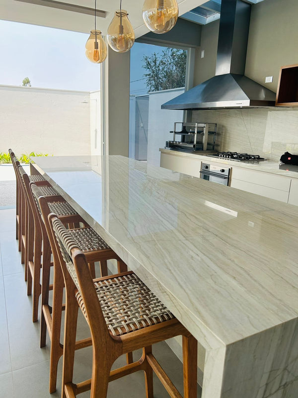 Ambiente 1 com Banqueta Traço Madeira e Corda Náutica cor Areia