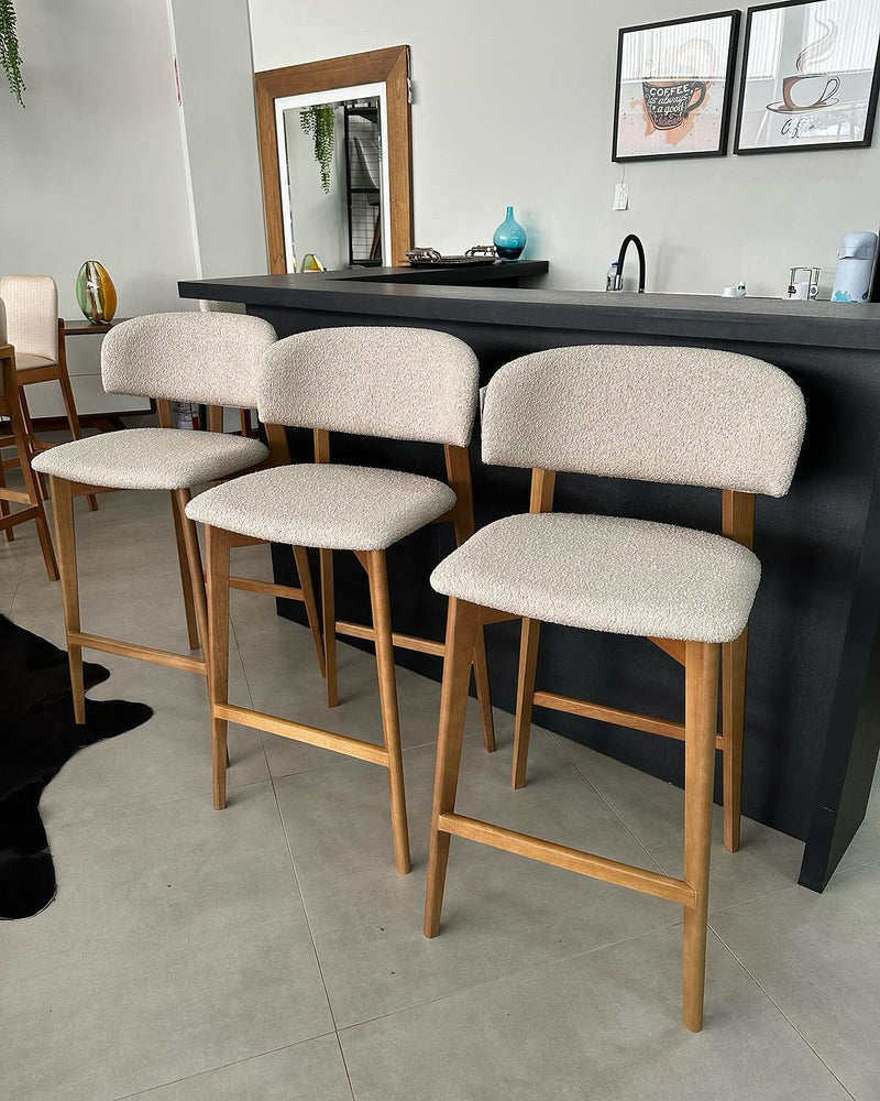 Banqueta Monic em Bouclé Bege Claro: Conforto e Sofisticação para sua Área Gourmet - Imagem 3
