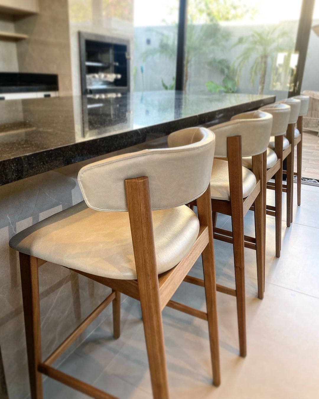 Taburete Dior Madera Asiento Tapizado Tela Dunas Perola 991A