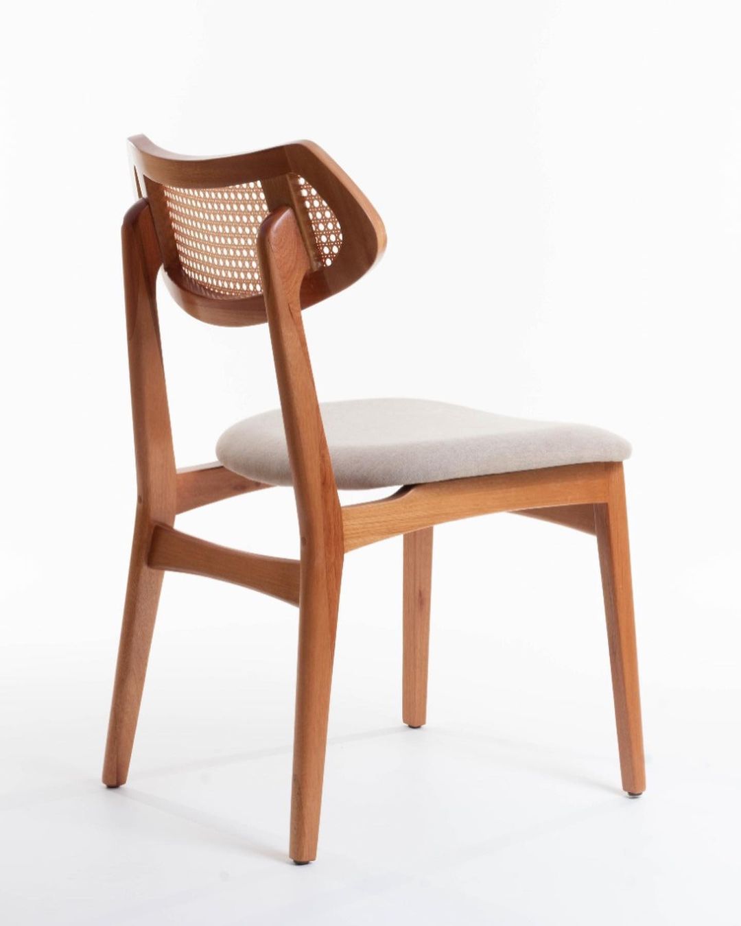 Silla Diana Respaldo Hexagonal Paja Natural Asiento Madera Natural Tapizado Tela BR6000