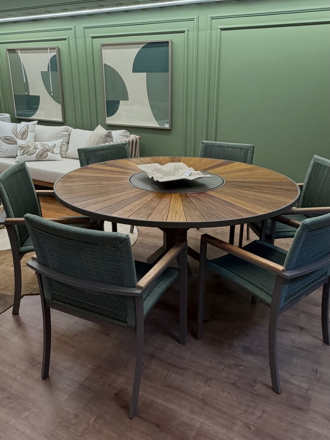 Silla con Brazo Itapuã Aluminio Color Plomo Cuerda Náutica Color Negro em ambiente · Sala de Jantar