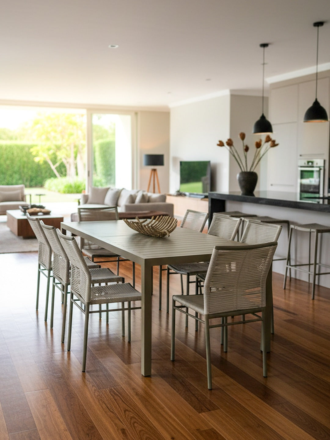 Silla Panama Aluminio Color Champán Cuerda Náutica Color Beige em ambiente · Sala de Jantar