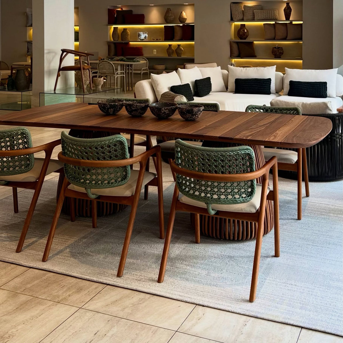 Sala de Jantar com Cadeira Ravena