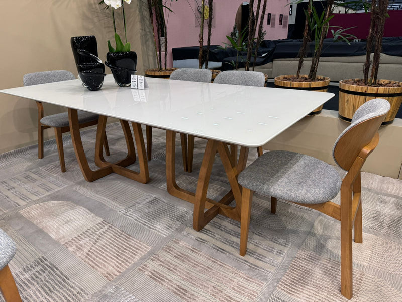 Mesa de Jantar Adele 240x110cm Base Madeira Amêndoa Tampo Vidro Branco Canto Ralo 50