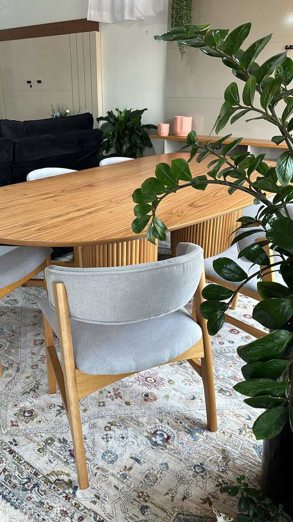 Ambiente 3 com Cadeira Dior Madeira Assento Estofado Tecido Dunas Perola 991A
