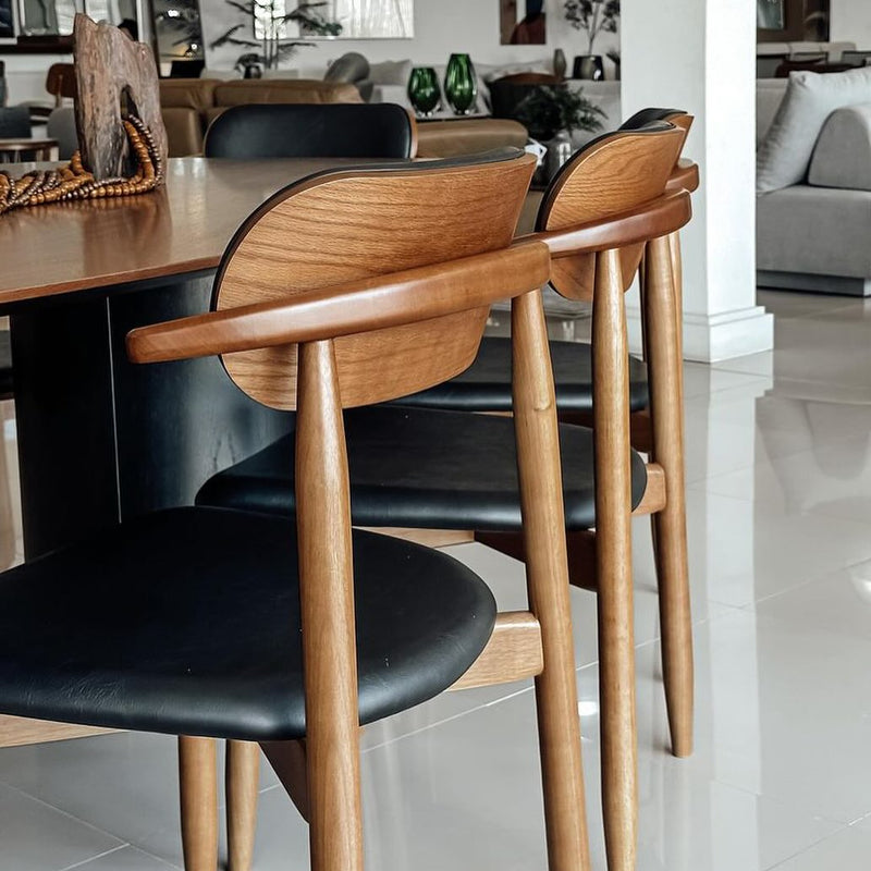 Cadeira Dutti Madeira Amêndoa Encosto e Assento Estofado Tecido Bucle 566