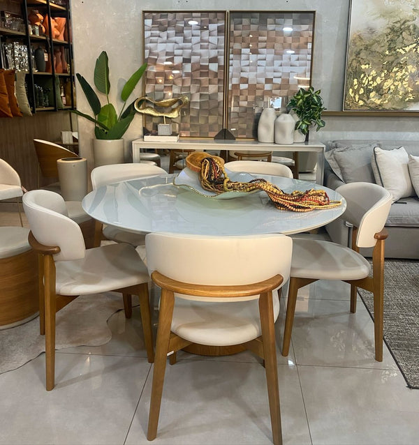 Ambiente 1 com Cadeira Monic Madeira Amêndoa Encosto e Assento Estofado Tecido Courino Ice 582