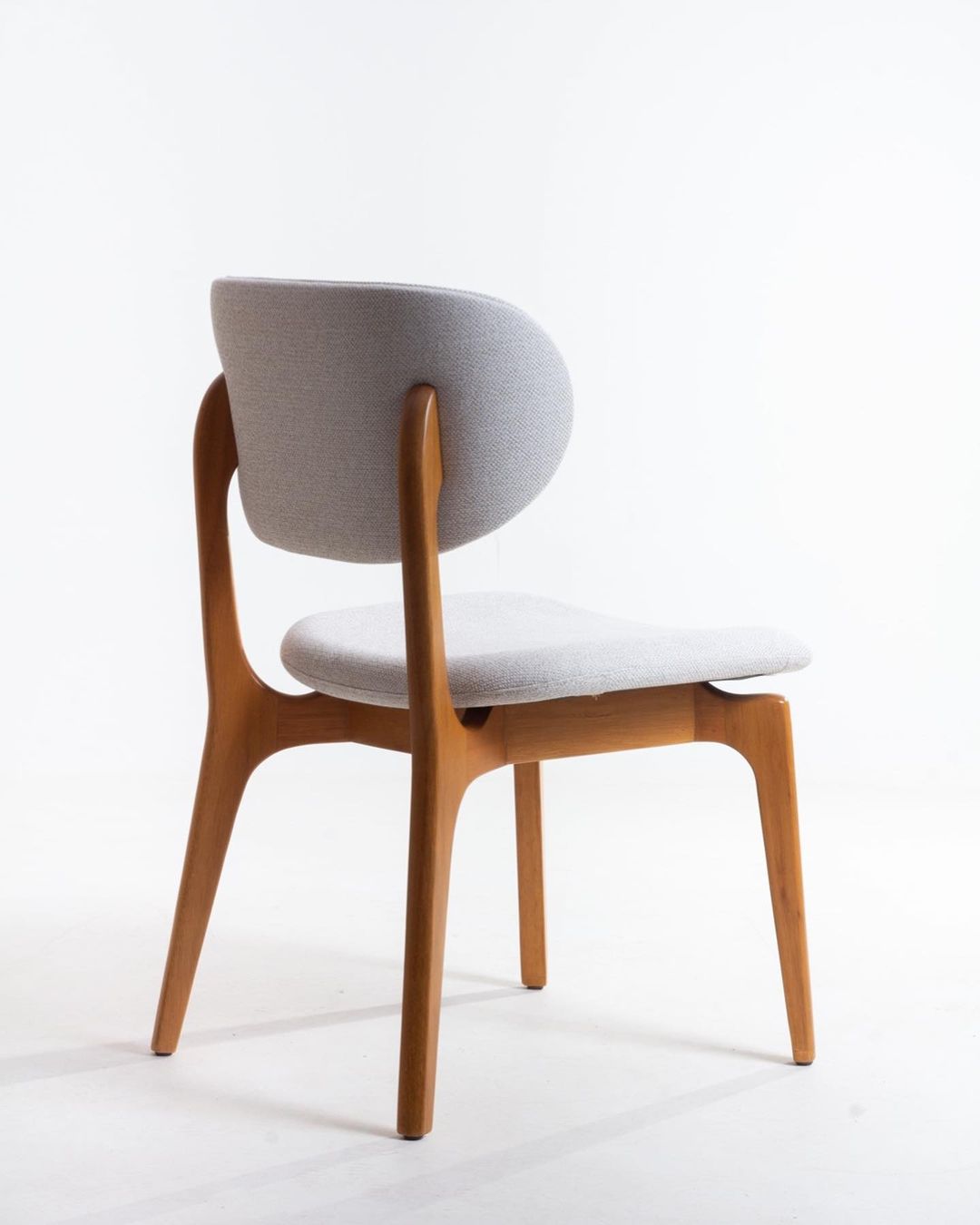 Silla de pintura Elis Wood 60 Asiento tapizado en tela BR6020