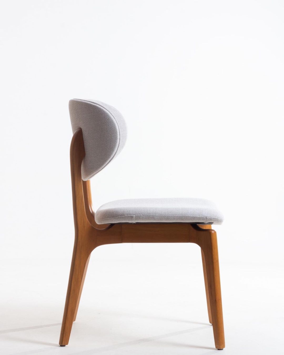 Silla de pintura Elis Wood 60 Asiento tapizado en tela BR6020