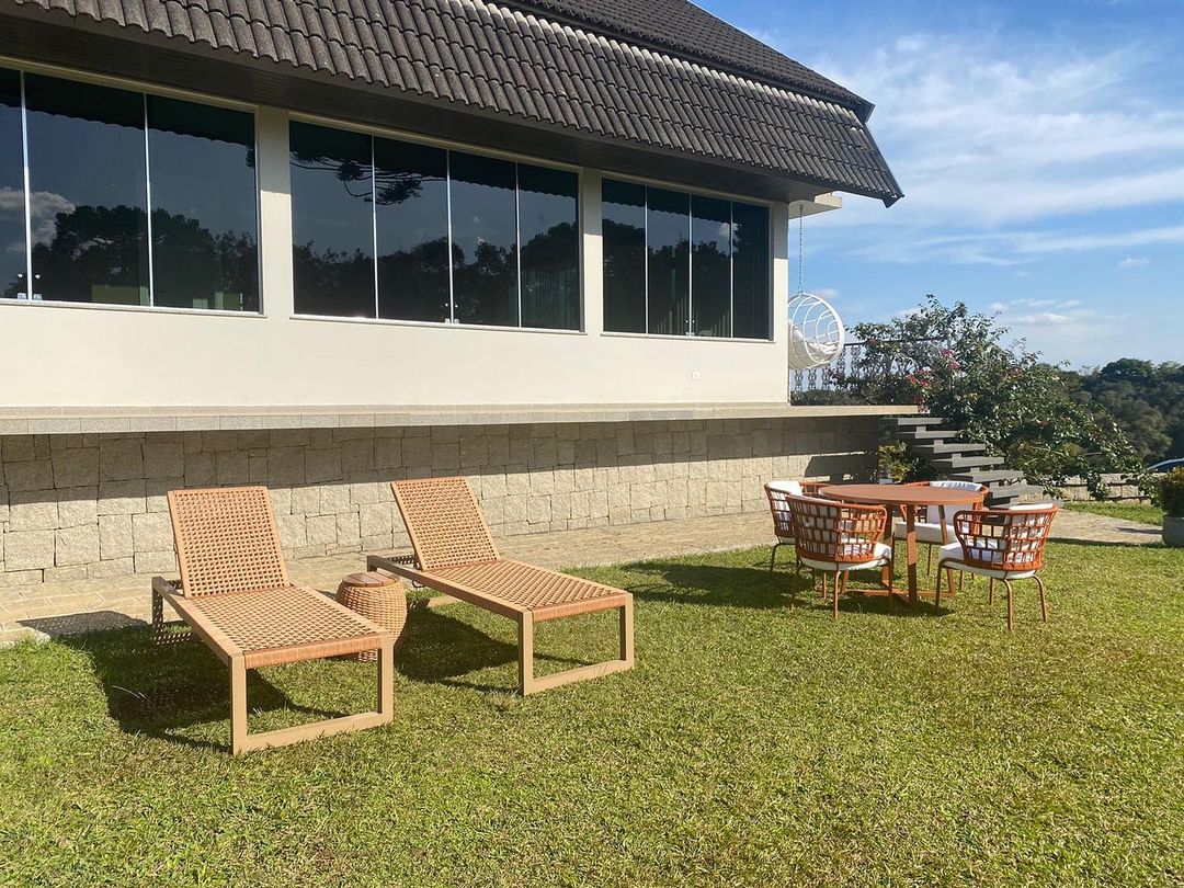 Varanda e Jardim com Espreguiçadeira Gold