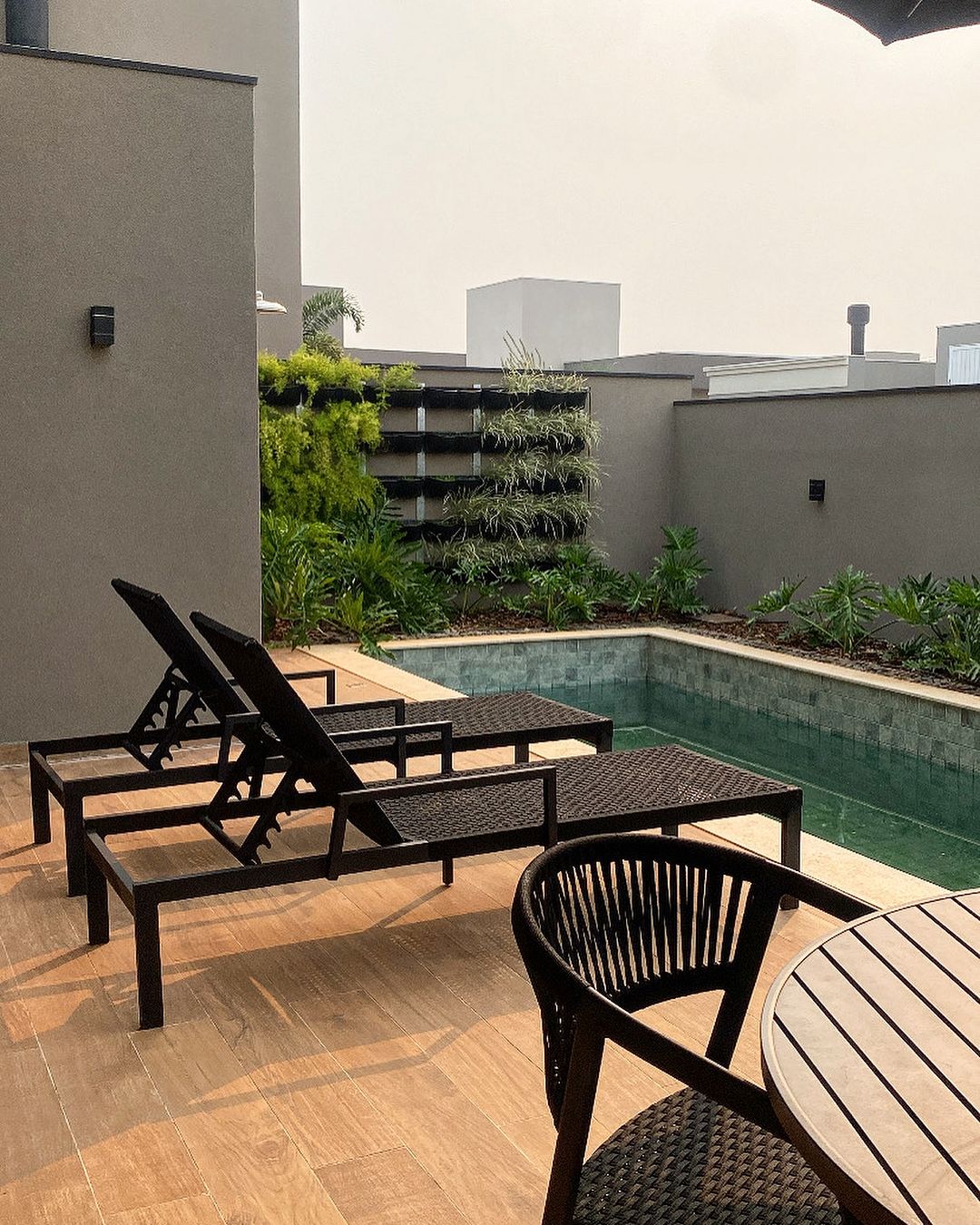 Varanda e Jardim com Espreguiçadeira Havaí