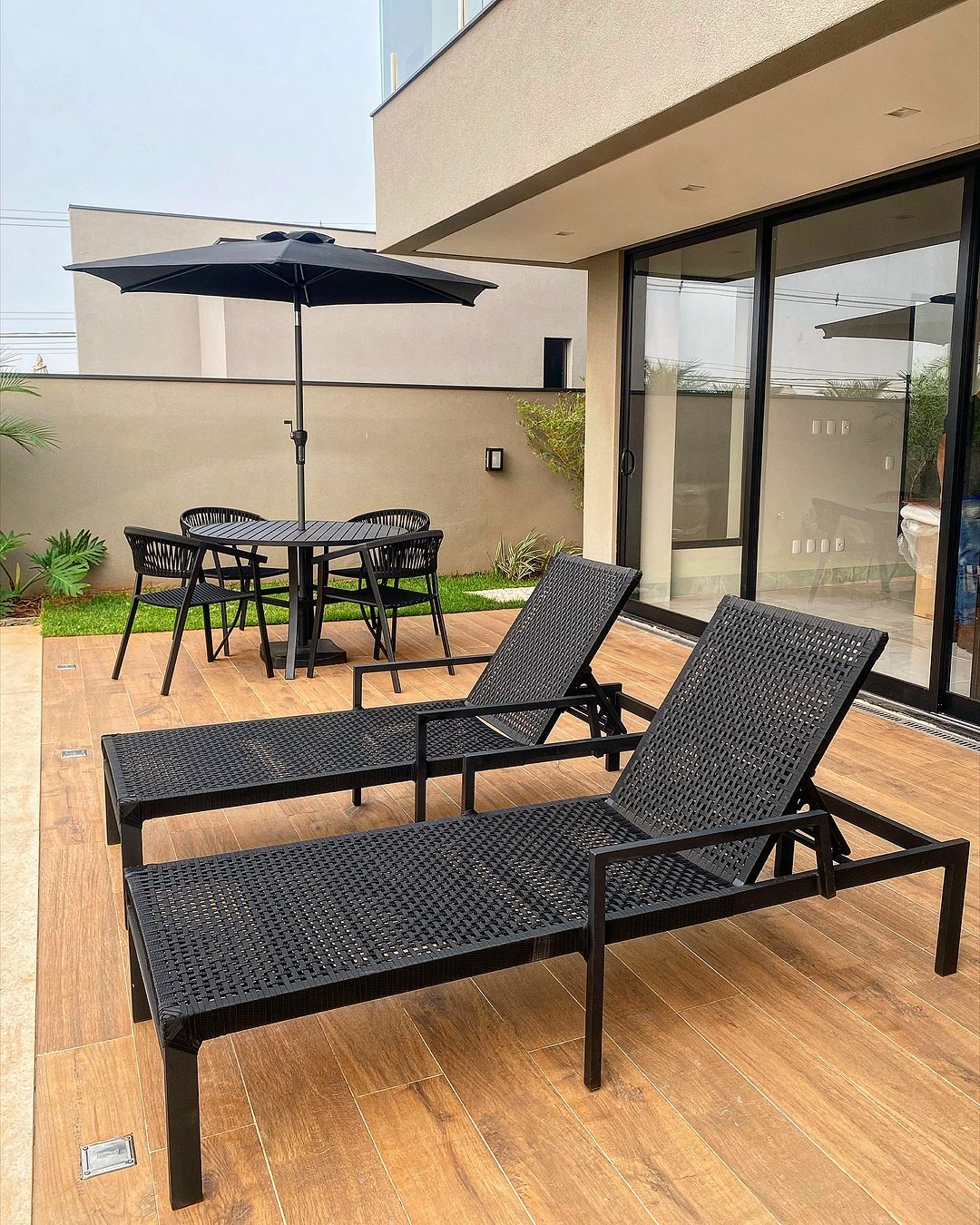 Varanda e Jardim com Espreguiçadeira Havaí