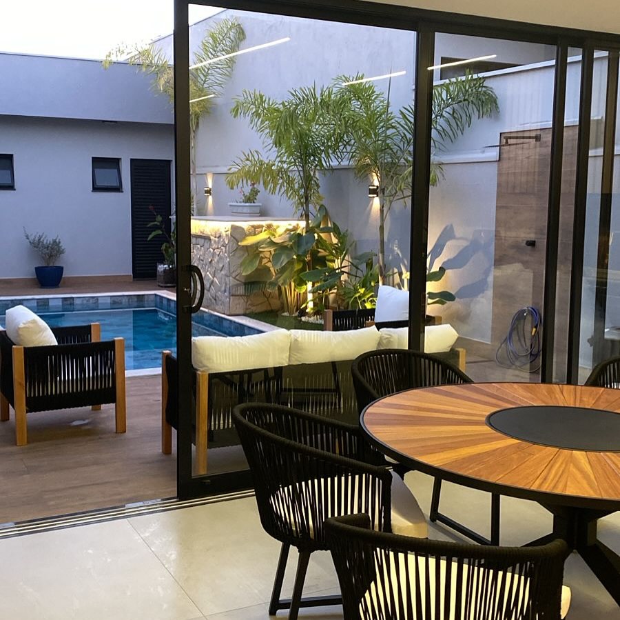 Sala de Jantar com Jogo de Banco Lux, Banco Lux e mais 3